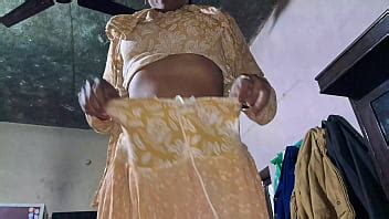 El coño sediento de la joven Desi Bhabhi diversión hardcore toda la