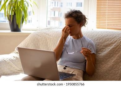 Im Genes De Alumna Latina Nariz Larga Im Genes Fotos Y Vectores De Stock Shutterstock