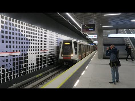 Metro Warszawskie Pierwszy Poci G Dowi Z Pasa Er W Na Stacje Br Dno