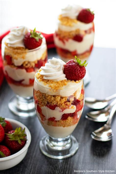 Easy Strawberry Parfaits