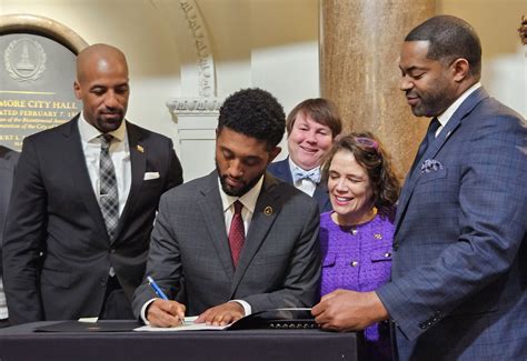 New legislation will cap future mayor income 1