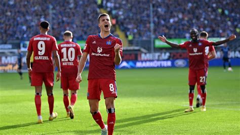 Fu Ball Bundesliga Hamburger Sv Besiegt Den Sc Paderborn Der Spiegel