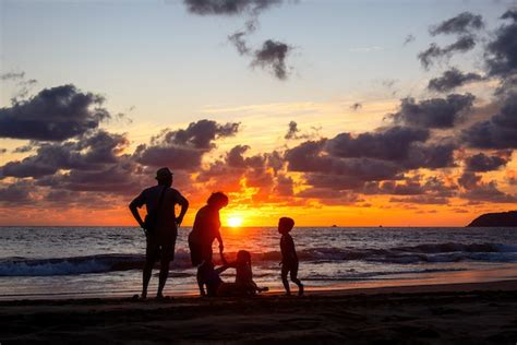 The 8 Best Beaches in the South Pacific Islands for Families with Kids