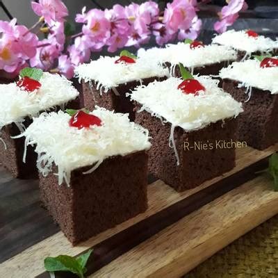 Resep Sponge Cake Coklat Potong Oleh Erni Puspaningrum Cookpad