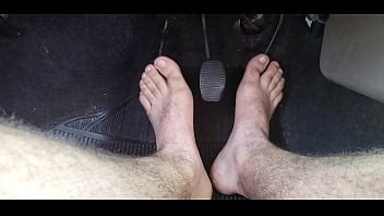Dirigindo descalço e chule XVIDEOS