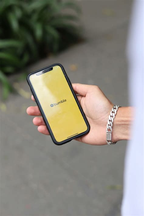 Bumble stock drops 19% on weak user growth, revenue guidance; analysts