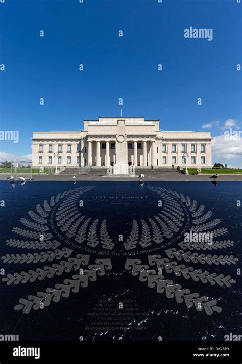 Auckland Memorial War Museum with the Cenotaph in front and ...