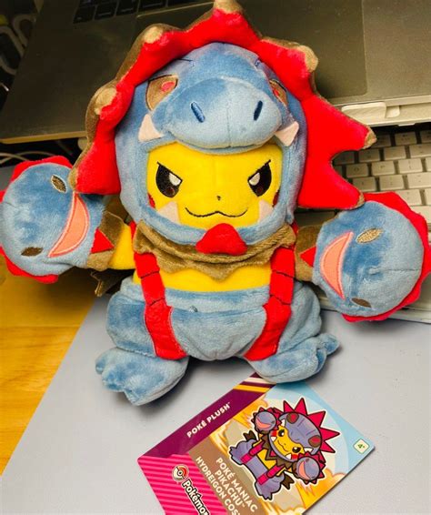 比卡超，三首惡龍 變裝公仔，pokemon Center絕版公仔 興趣及遊戲 玩具 And 遊戲類 Carousell