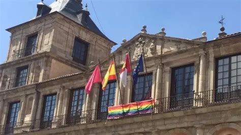 Vox Toledo Muestra Su Disconformidad Con La Exhibici N De La Bandera