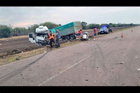 Impactante choque de camiones sobre la ruta provincial 6 no terminó en