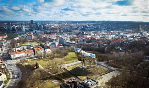 Kas Būtų Jei žymius Objektus į Kitas Vietas Perkeliantis Fotografas