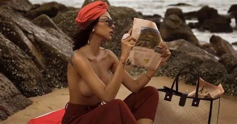 Diện bikini hở bạo xưa rồi sao nữ này còn mê thả rông bán nude khoe trọn trái đào tiên