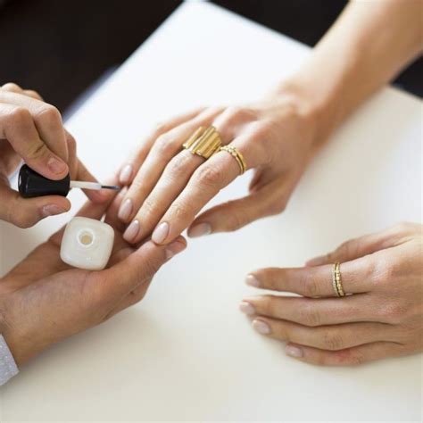 Comment Choisir Un Vernis Ongles Nude Selon La Couleur De Votre Peau Manucure Mode Et