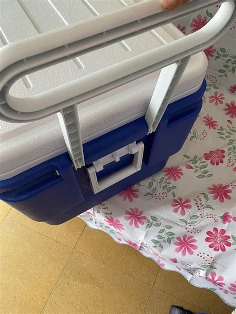 Brand New 80L Bigger Cooler Box With Wheels Sports Equipment Fishing