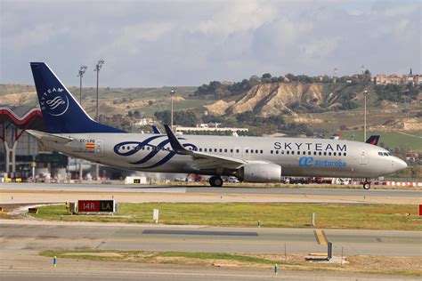 Air Eutopa 737 85P Skyteam EC LPQ Gary Clarke Flickr