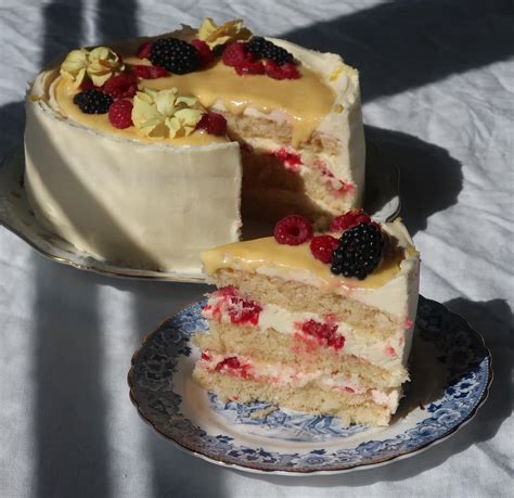 My Girlfriend Made A Lemon Cake With Vanilla Buttercream And Lemon Curd