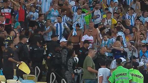 La Polic A Brasile A Reprimi A Hinchas Argentinos La Selecci N Se