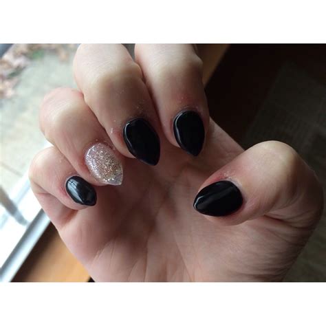 Pointed Or Sharp Black Acrylic Nails With Glitter Claw Nails