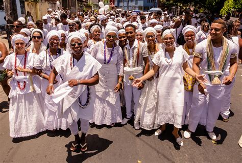 Marcha pela paz e contra a intolerância religiosa reúne centenas de