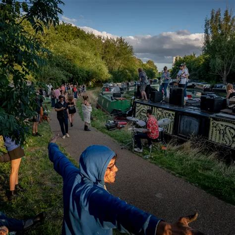 As Cost of Living Rises in London, Public Parks Become a Haven - The ...