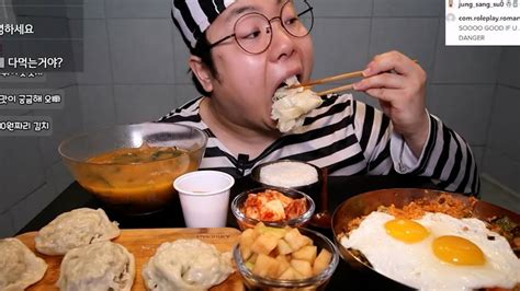 뚜란 돼지국밥 계란후라이 2개 올린 비빔밥 왕만두 먹방 Rice Soup Dumplings Radish Kimchi Koreanfood Mukbang Eatingsound