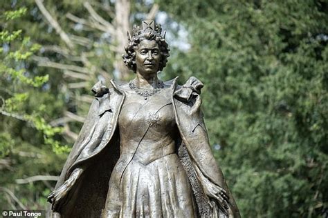 Historic Moment First Memorial Statue To The Late Queen Is Unveiled On