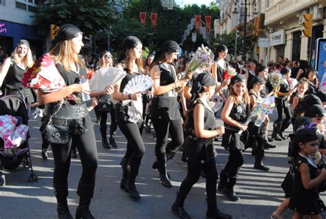 Desfile De Abanderadas Y Ofrenda Floral En Las Fiestas De La