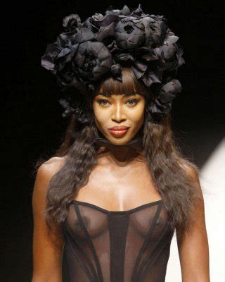 Naomi Campbell Exposing Sexy Nude Body And Hot Ass On Stage Porn Pictures XXX Photos Sex