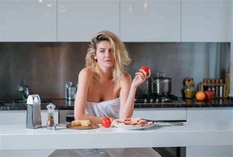 Sexy Naked Woman Kitchen Morning Cooking Healthy Food Sensual Housewife Stock Photo