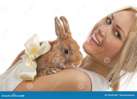 Ragazza Graziosa Con Un Coniglio Fotografia Stock Immagine Di