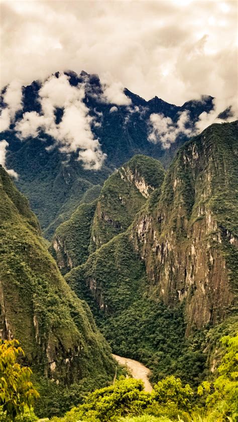 Andes mountains of Peru, near Machu Picchu. [1950x3461][OC] : r/EarthPorn