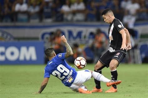 ATUAÇÕES Martin e Paulinho são os melhores do Vasco no Mineirão Lance