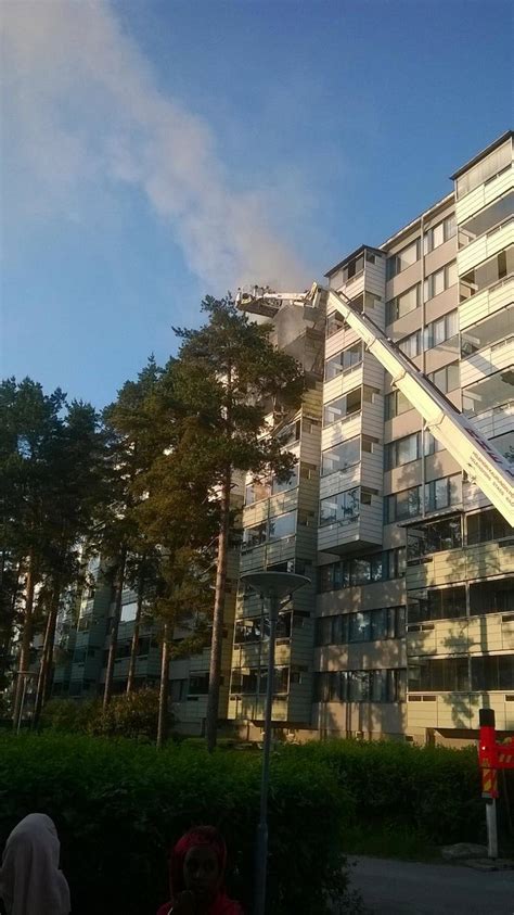 Kuva Raju tulipalo säikäytti Kontulassa levisi kuuteen asuntoon