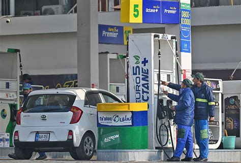 Petrol Price In Pakistan Expected To Decrease By Over Rs7litre Arab News