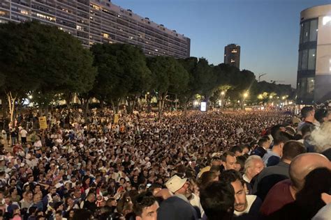 Cest Absolument La Pagaille La France De Nouveau Critiqu E Pour