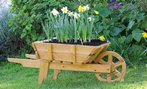 10 Diy Wooden Wheelbarrow Planter Diy To Make