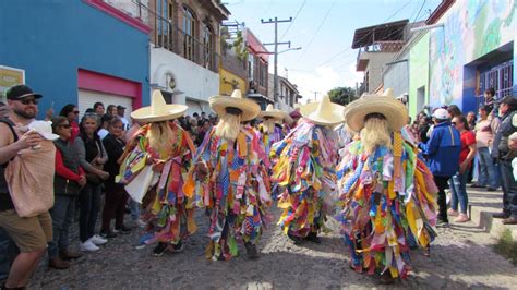 Semanario Laguna Alistan el desfile de Año Nuevo en Ajijic