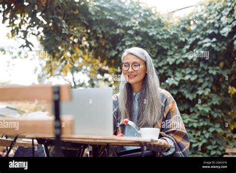 Mature Asian Woman Hi Res Stock Photography And Images Alamy