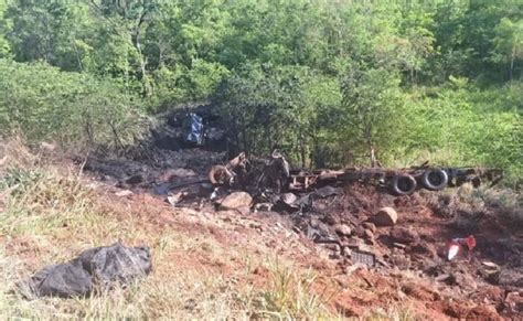 Acidente Caminh O Na Serra De Maracaju Deixa Um Morto E Um Ferido