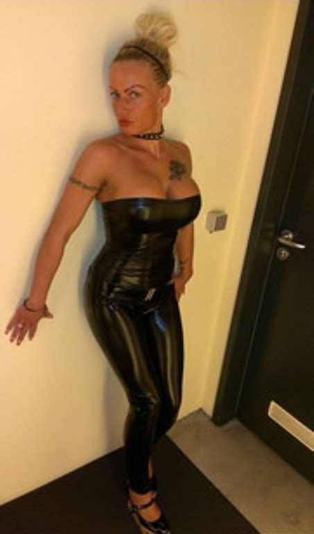 SLUT MILF X Porn Pic