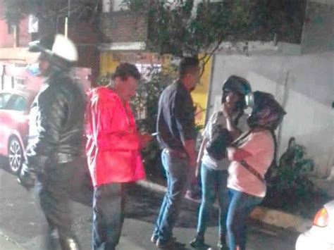 En Xalapa 2 Jovencitas En Moto Se Estrellan Contra Puerta De Auto