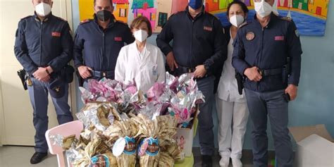 Vibo I Poliziotti Donano Uova Di Pasqua Ai Bimbi Del Reparto Di