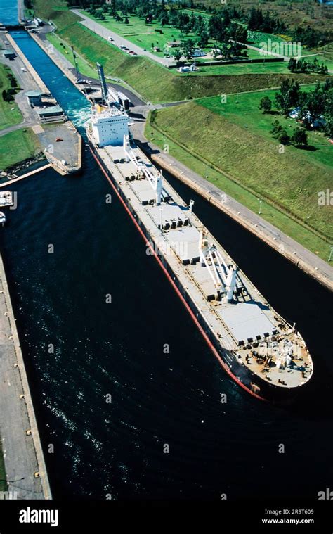 St lawrence seaway locks hi-res stock photography and images - Alamy