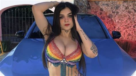 Karely Ruiz Logra Corona Del Cuernapride Y Celebra El Amor Con Bikini