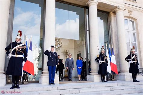 Pre Edintele Fran Ei Emmanuel Macron Decorat Cu Ordinul Republicii