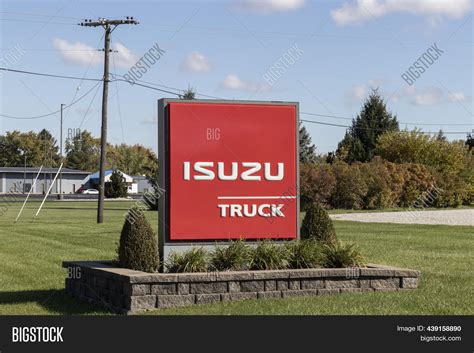 Isuzu Motors Truck Image & Photo (Free Trial) | Bigstock