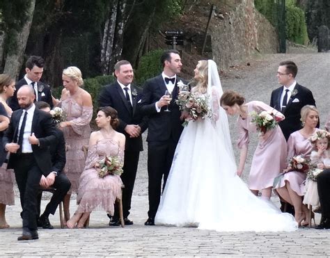 See Kate Upton's Gorgeous Valentino Wedding Dress | Glamour