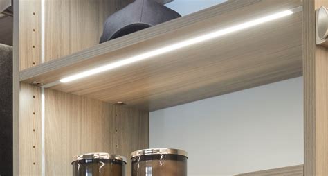 Watch the Wireless Adjustable Shelf Light System video from Häfele