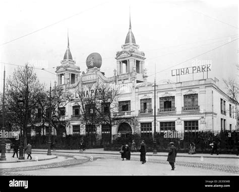 Luna Park Paris 1923 Stock Photo Alamy