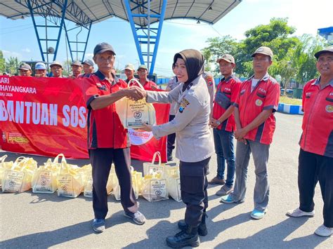 Bantuan Sosial Polwan Polres Nganjuk Kiprah Polwan Dalam Peringati Hut